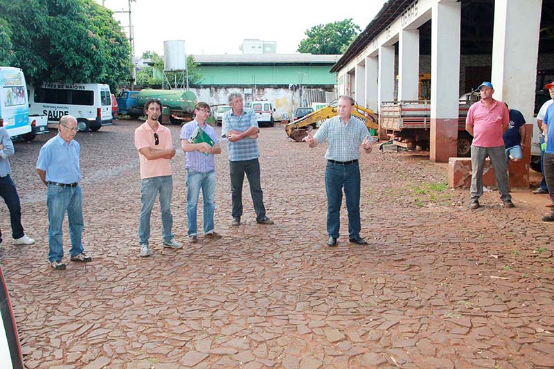 EXECUTIVO REALIZA REUNIÃO NO PARQUE DE MÁQUINAS